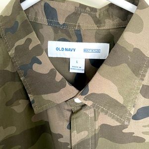 Old Navy Short Sleeve Men’s button Shirt L